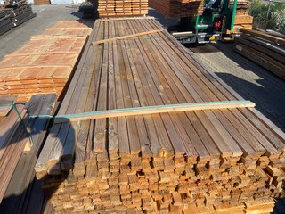 Ca. 385x Douglas Latten Fijnbezaagd, 25x45mm, lengte 400cm